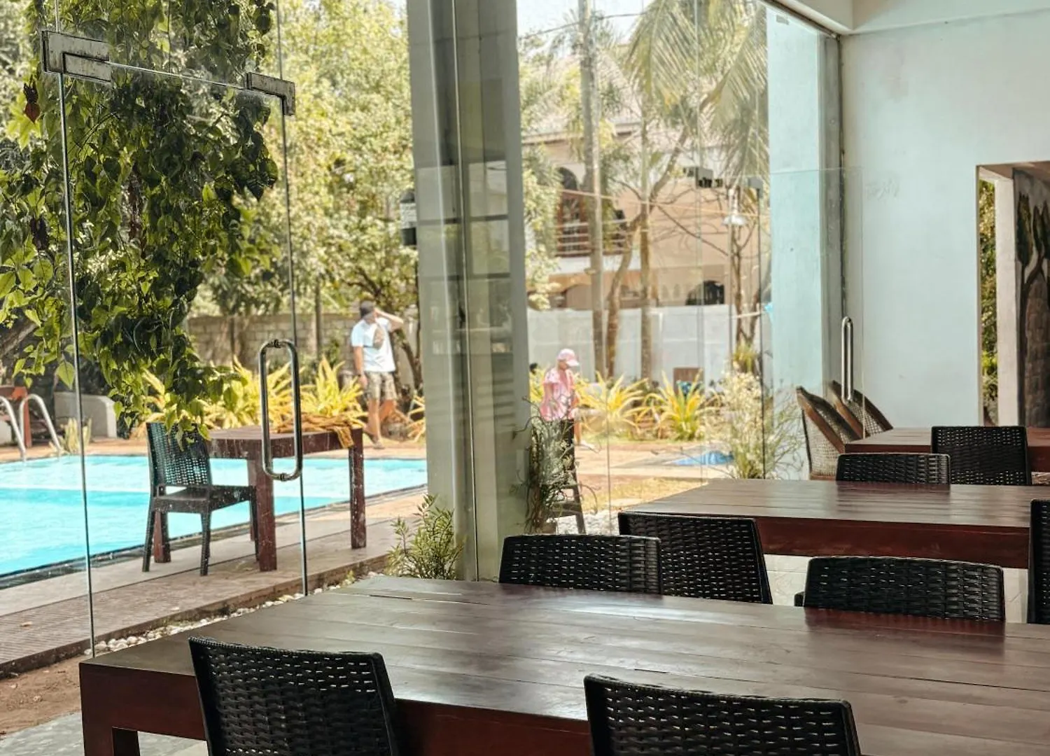 Woodnest Windmill Beach Hotel Negombo