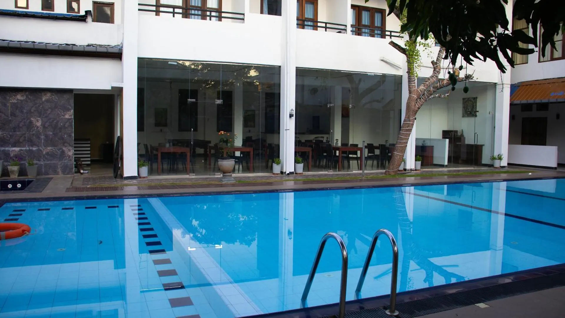 Woodnest Windmill Beach Hotel Negombo