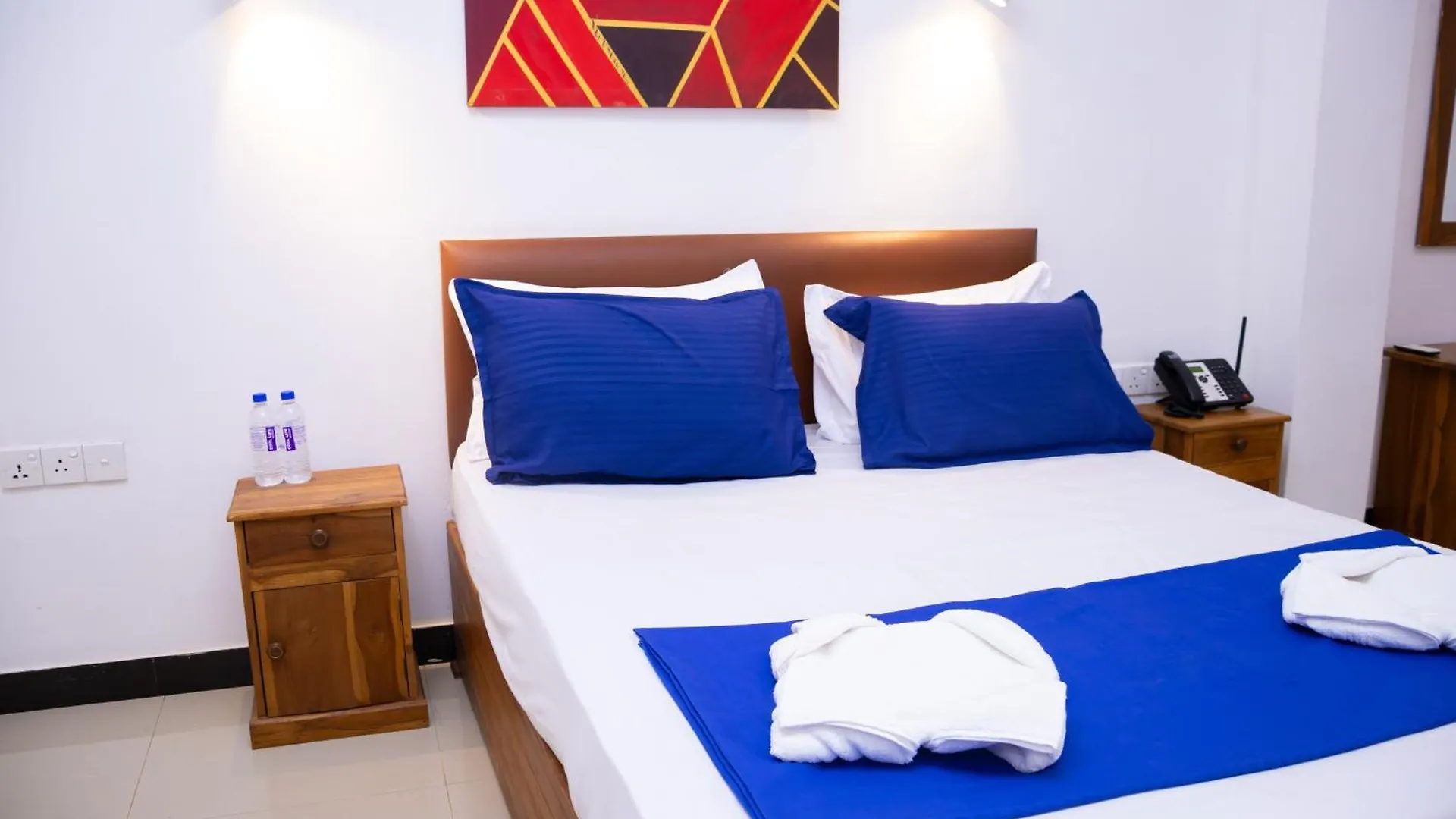 Woodnest Windmill Beach Hotel Negombo