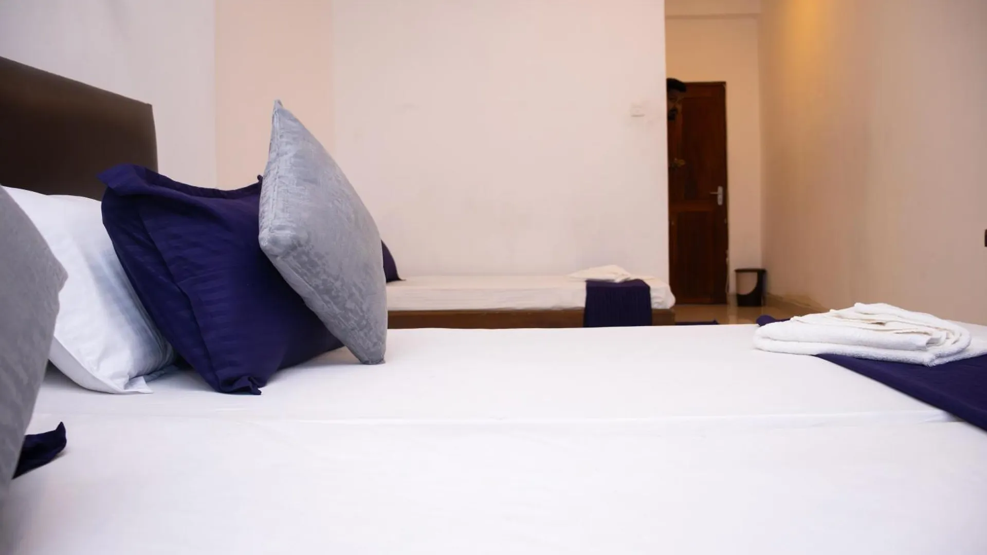 Woodnest Windmill Beach Hotel Negombo