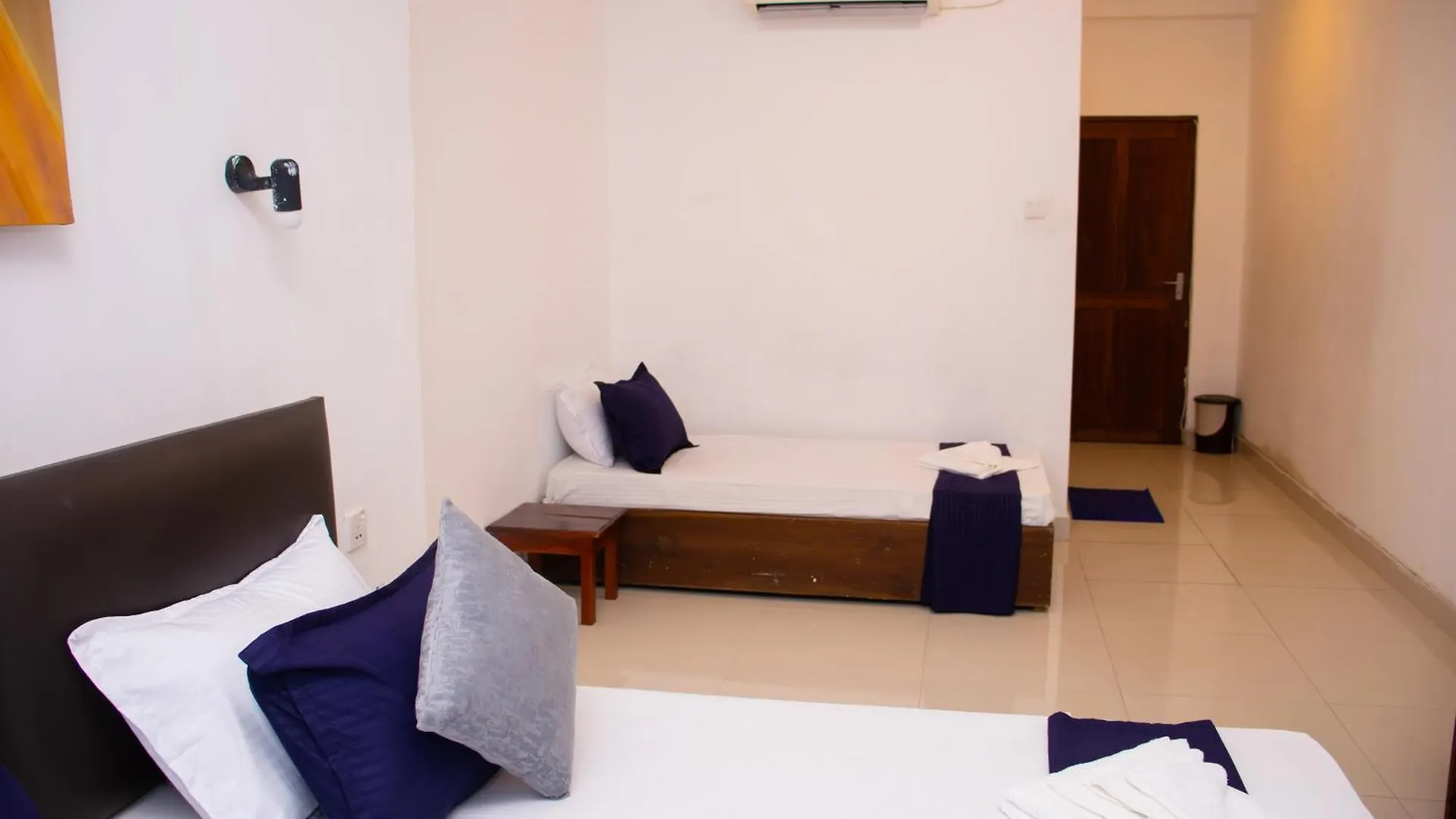 Woodnest Windmill Beach Hotel Negombo