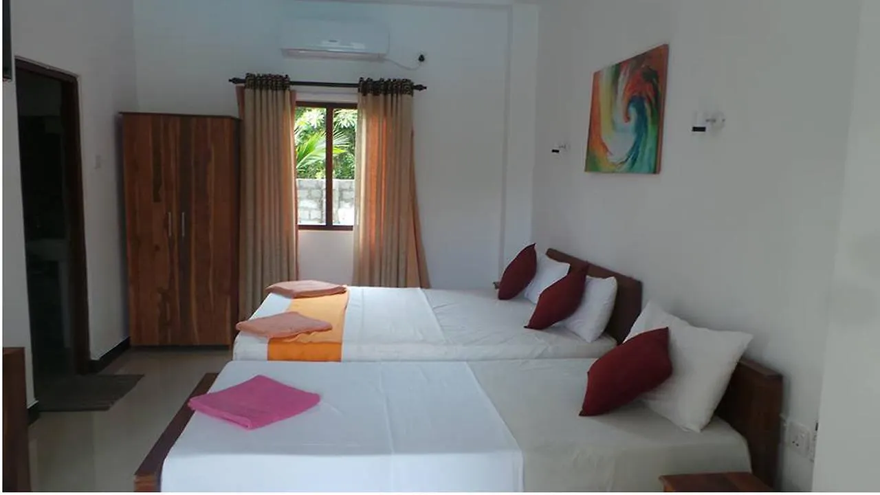 Woodnest Windmill Beach Hotel Negombo