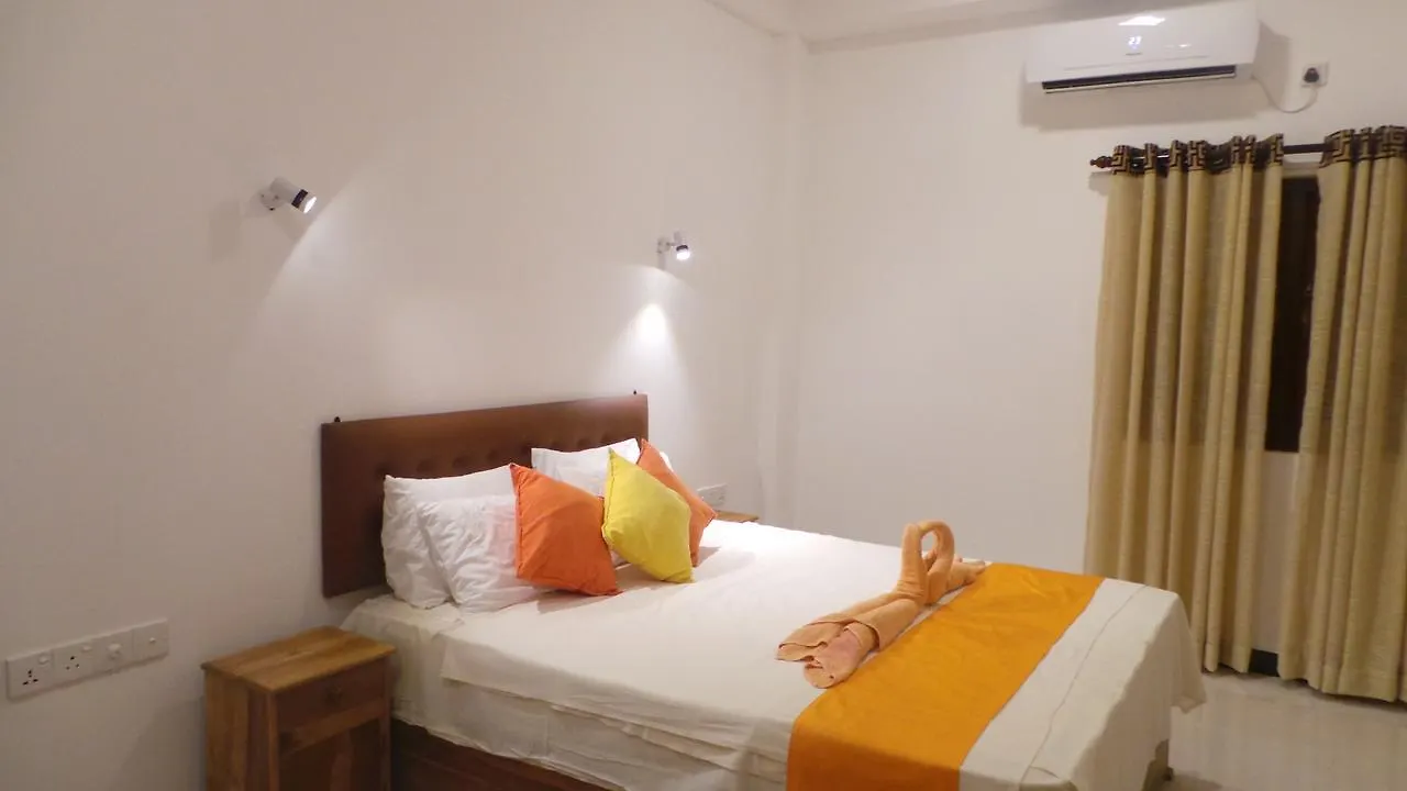 Woodnest Windmill Beach Hotel Negombo 2*,