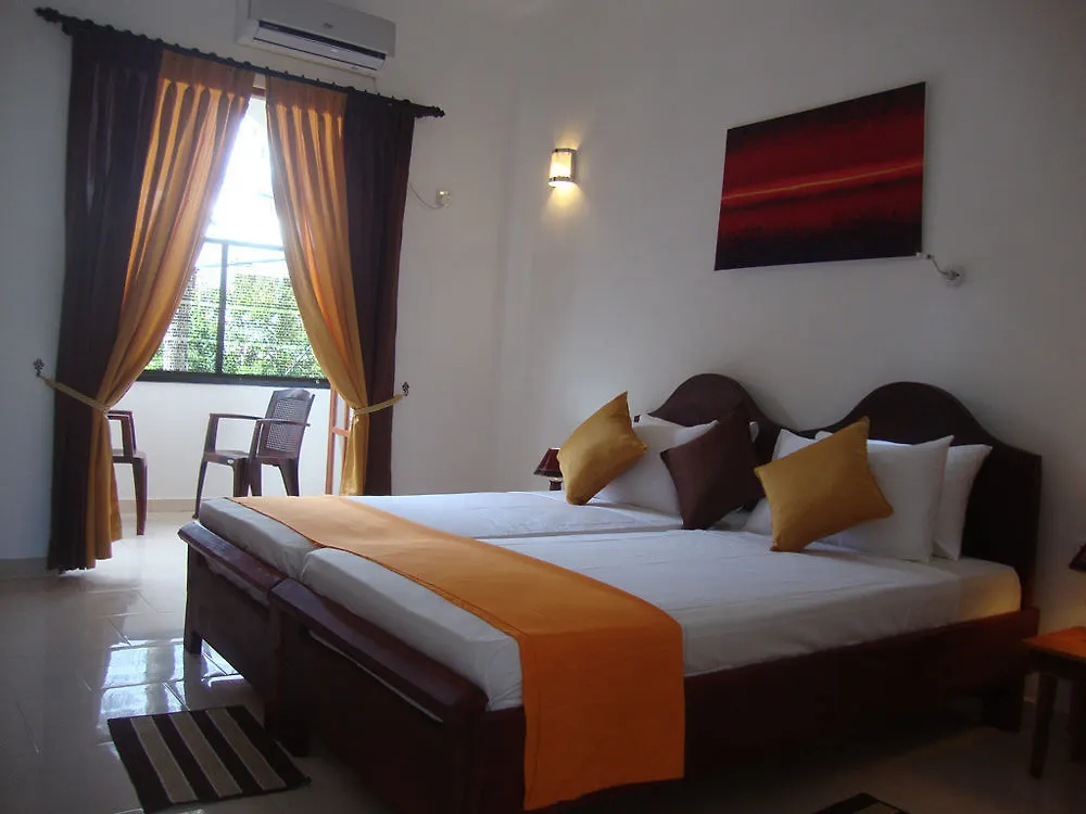 Woodnest Windmill Beach Hotel Negombo
