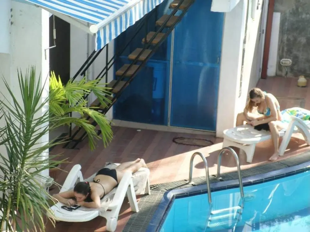 Woodnest Windmill Beach Hotel Negombo