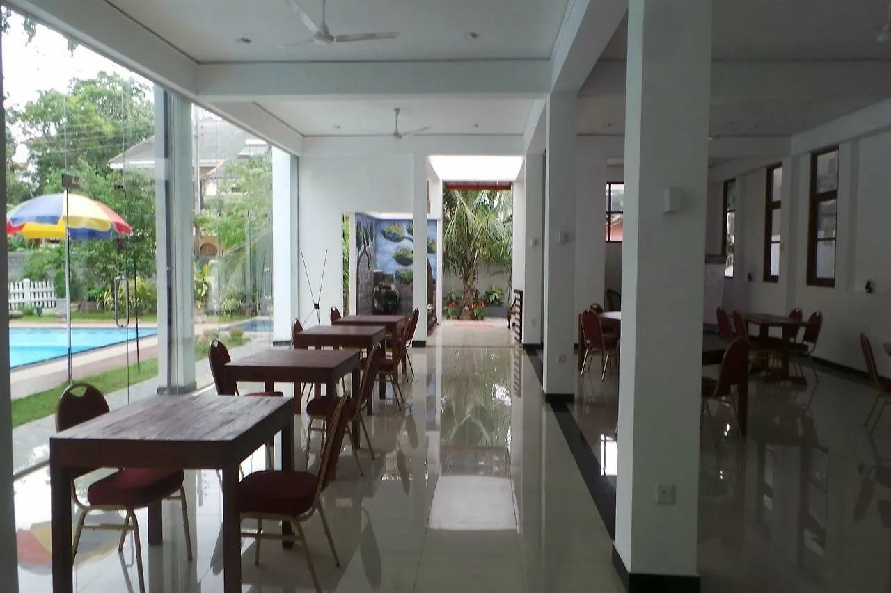 Woodnest Windmill Beach Hotel Negombo 2*,